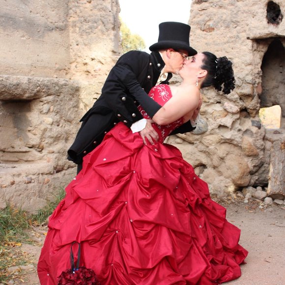 Meet your Poshers- Bard & Cat - Picture 2 of 10